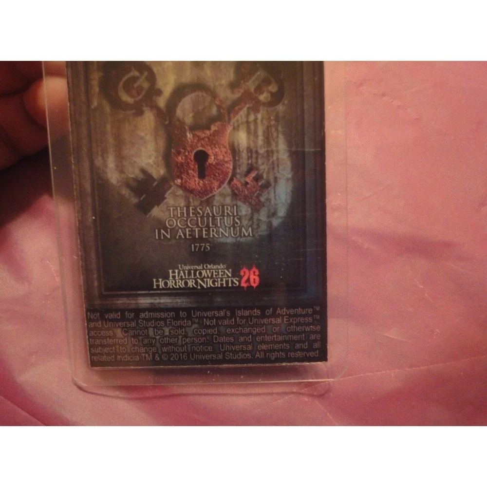 2016‎ HALLOWEEN HORROR NIGHTS 26 REPOSITORY ACCESS 3SW badge legendary orange
